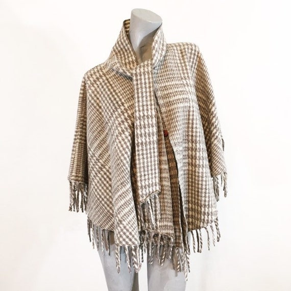 Vintage 70s Gray Beige Wool Plaid Cape with Attac… - image 3