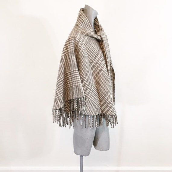 Vintage 70s Gray Beige Wool Plaid Cape with Attac… - image 5