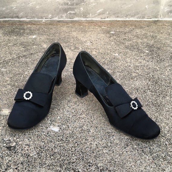 70s Vintage Mod Pilgrim Shoes with Rhinestone Buck