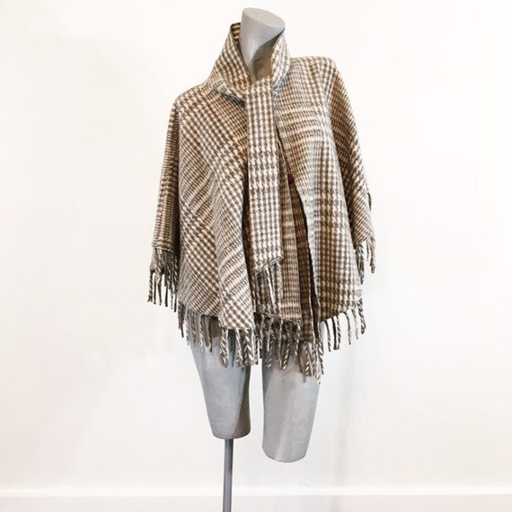 Vintage 70s Gray Beige Wool Plaid Cape with Attac… - image 1