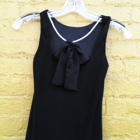 audrey hepburn black dress and pearls