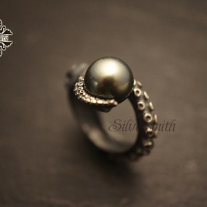NEW! The Tahitian Pearl and 925 Silver Octopus Tentacle Ring