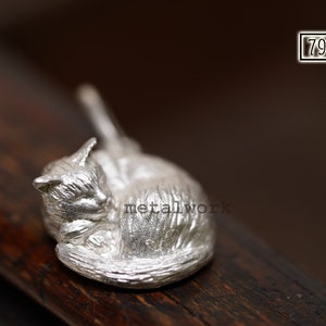 The 925 Silver Sleepy Cat Pendant with 16&quot; Silver Chain