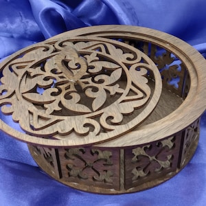 Large Walnut Potpourri holder with a stylish lid. Basically our standard potpourri holder on Steroids. Beautiful grain, sturdy to the touch.