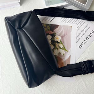Vegan Leder Crossbody bag, weiche Leder Sling Bag Schultertasche, Kunstleder Einkaufstasche Quadrat Tasche für Frauen Leder Satchel Tasche für sie