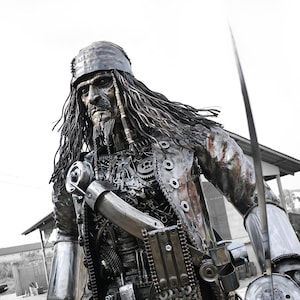 Pirata Steampunk de metal reciclado (hecho a medida)