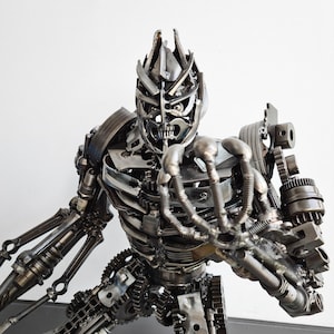 Recycled Metal Dreaded Robot (Medium item)