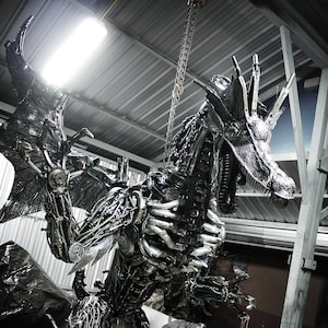 Dragón gigante de metal reciclado (hecho a medida)