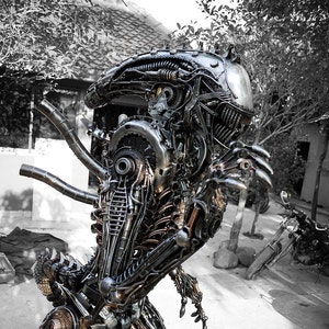 Recycle Metal Monster : 2 m height ( Made-to-order )