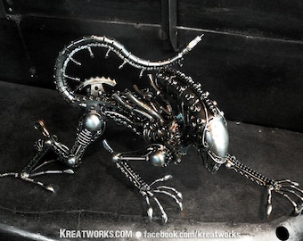 Recycle Metal Climbing Monster (Medium item) / Recycle Metal Sustainable Sculpture Art