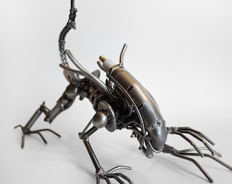 Mini Metallmonster: hockend (Kleinmaterial)