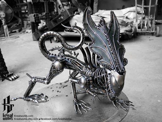 Recycled Metal Crouching Queen Monster (medium Item