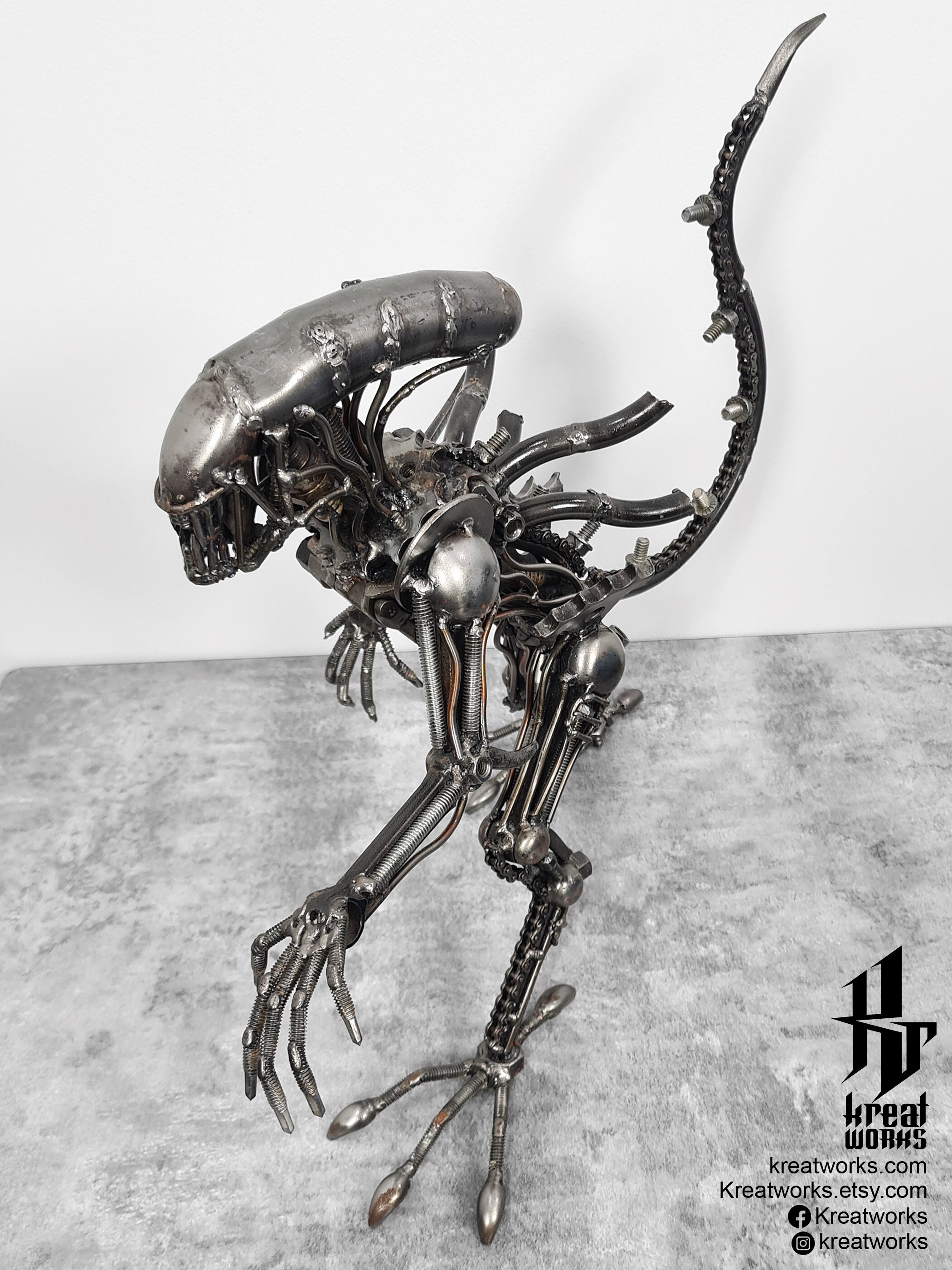 Recycled Metal Standing Monster : Tail up (38 Cm Height