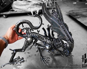 リサイクルメタル しゃがんだ女王モンスター (中サイズ) --- スチーム