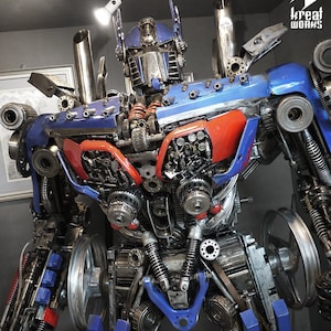 Robot gigante de metal reciclado Dieselpunk (hecho a medida)