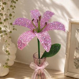 Französischer, perlenbesetzter Lilienblütenstiel, verspielte Dekoration, Disney-Rapunzel-Blumendekoration, Märchenhochzeitsdekoration, ewiger Blumenstrauß, Y2K-Verspieltheit