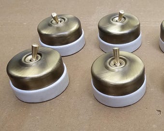 Juego de 8 interruptores de palanca vintage de latón y cerámica: interruptor de pared giratorio de estilo retro, acabado industrial antiguo.