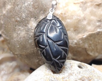 Unique handmade Whitby oil shale pendant, 100% natural, with leaf shape carved and sterling silver --- free worldwide shipping