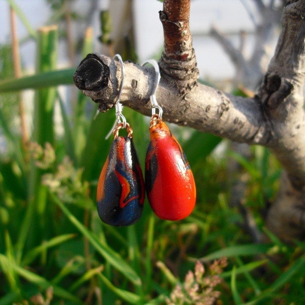 Boucles d'oreilles uniques en forme de goutte faites à la main (argile polymère) --- livraison gratuite dans le monde entier