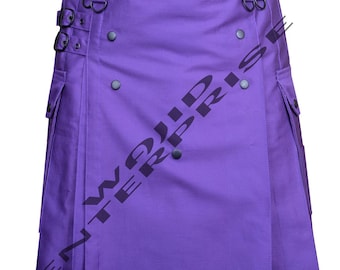 Könnte beinhalten: Ein lilafarbener Utility-Kilt mit Schnallenverschluss, zwei großen Taschen und einer Reihe von Knöpfen an der Vorderseite.
