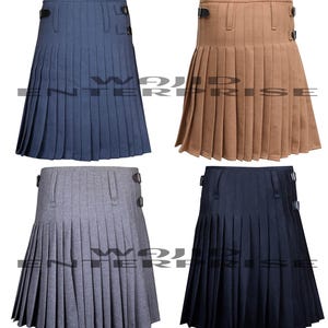 Può includere: Quattro diversi stili di kilt in blu, marrone, grigio e blu scuro. Ogni kilt ha pieghe e una chiusura a fibbia.
