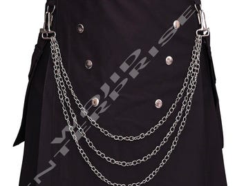Könnte beinhalten: Schwarzer Kilt mit silbernen Ketten. Der Kilt hat mehrere silberne Nieten und eine Seitentasche. Der Kilt ist aus robustem Stoff gefertigt und hat ein klassisches Design.