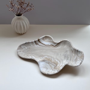 Marble effect Jesmonite tray – trinket tray or jewelry tray