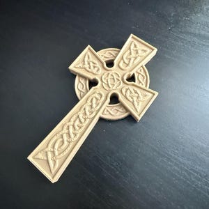 Celtic Cross Wall Decor – 11cm