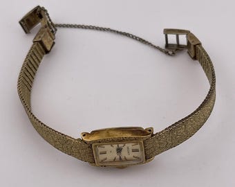 Seiko Vintage Ladies Rectangular Gold Tone Watch C. 1970s Japanese