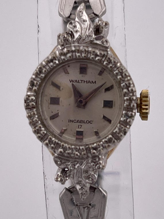 Waltham SWISS 21 Jewels Silver-Tone Women\'s Vintage watch Vintage Waltham Ladies Wristwatch 21 Jewels Silver-Tone  main image 2