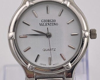 Reloj de cuarzo Giorgio Valentino para mujer – Esfera redonda plateada – Movimiento japonés – Usado – Años 2000