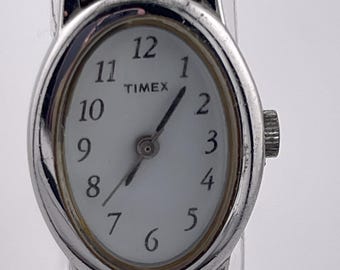 Vintage Timex U2 Silver Tone Oval Expansion Watch c.1990s