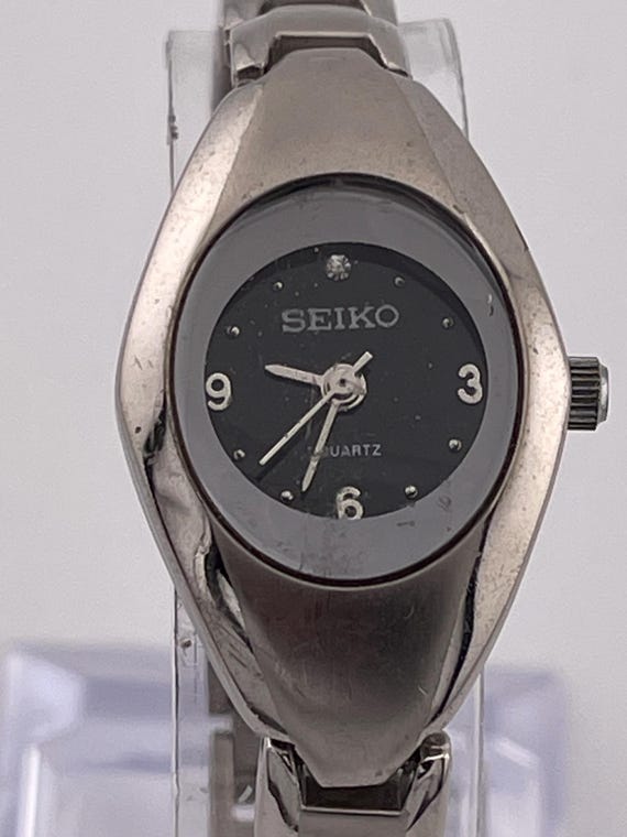 Vintage Seiko Quartz Ladies Watch C. 1980s Black Dial Stainless