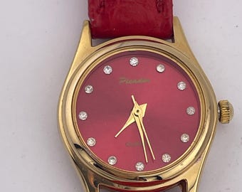 Gucci Lovely Ladies 6 1/2” Gold-blk Timepiece With a New 