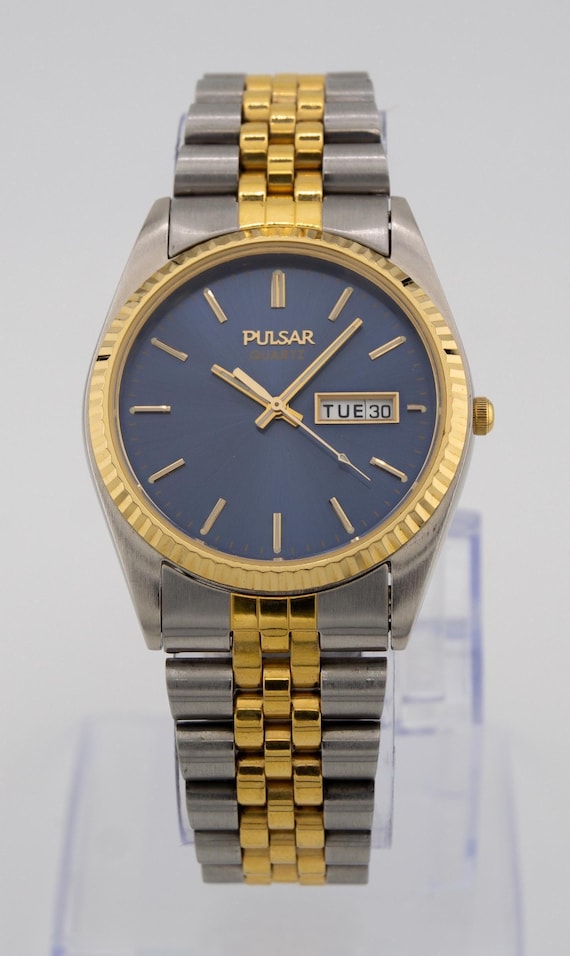 Pulsar Two Tone Stainless Steel Quartz Watch Blue Dial Date Japan Pulsar Seiko V733-X066 Two Tone Blue Dial Day / Date 35mm  main image 4