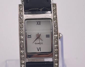 Vintage Unbranded Versilberte Panzer-Stil Uhr Strass Lünette Kunstleder Armband römische Ziffern Quarz (c.1990s - 2000s) - gebraucht