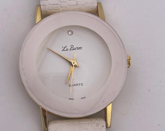 Le Baron Ladies Quartz Watch (c.1990s–2000s) – White Dial, Rhinestone Accent, Gold Tone Case & White Leather Strap