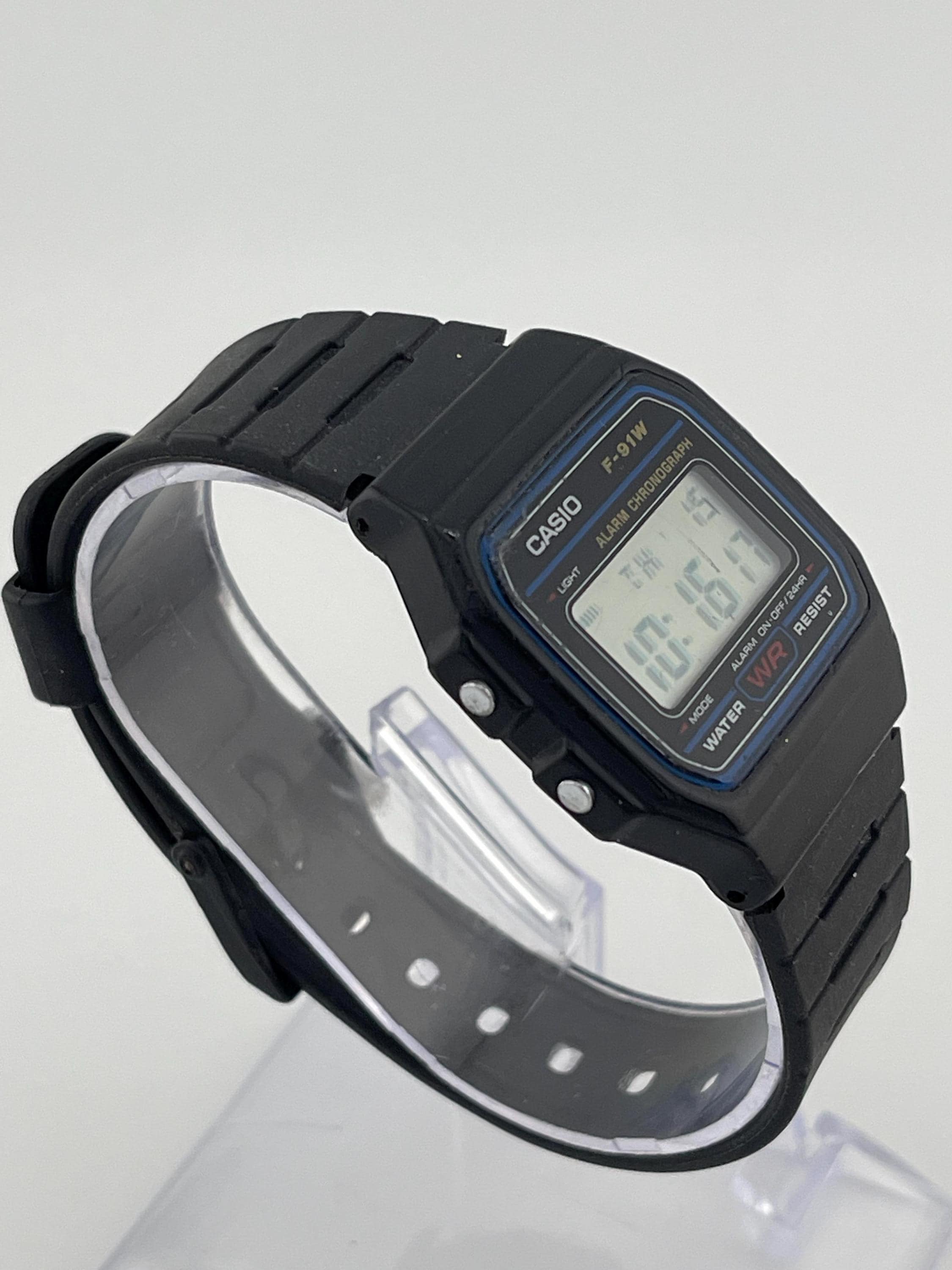 Casio F-91W Vintage Digital Watch – Iconic Black Resin Band