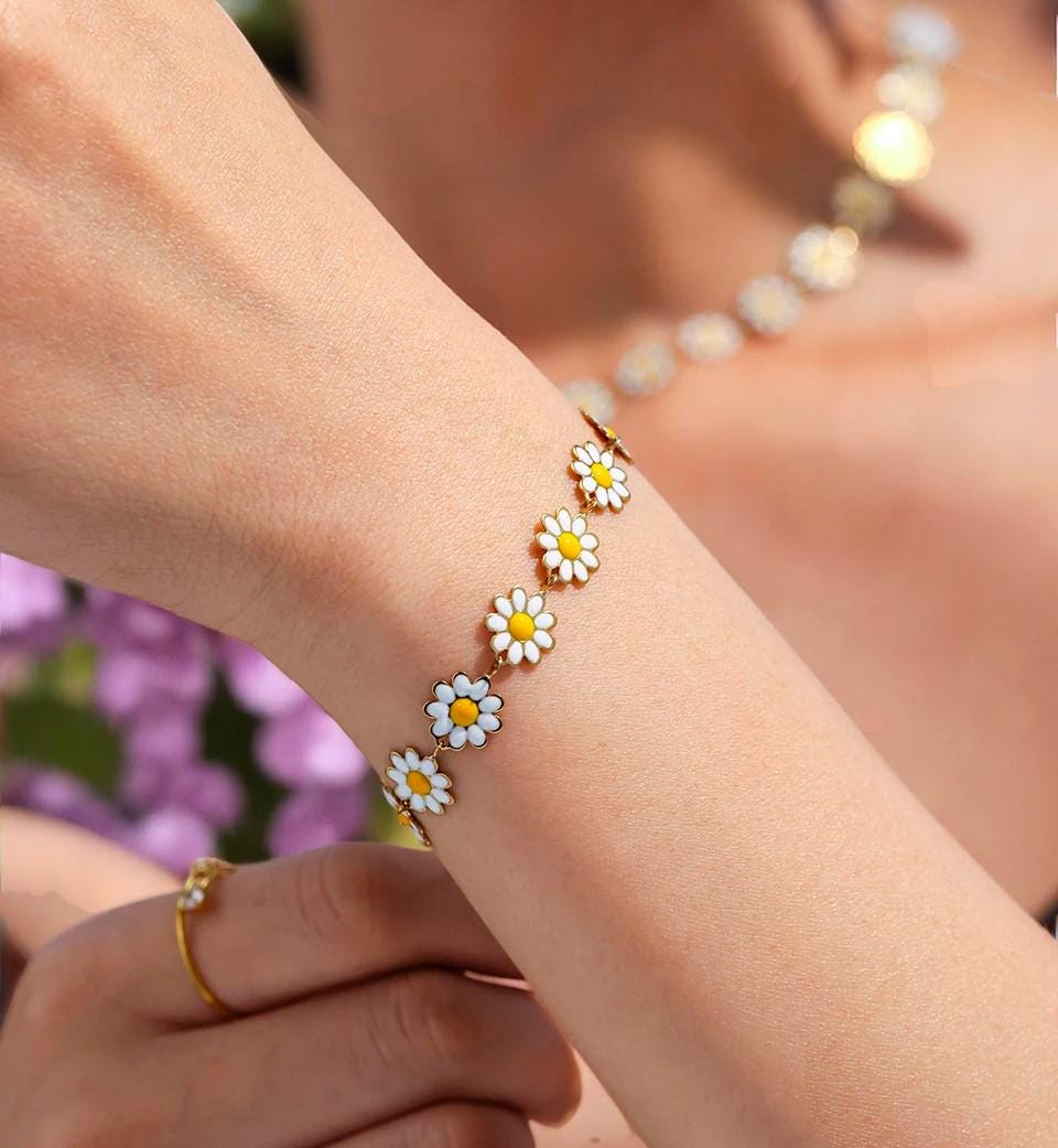STORYJEWELLERY Bracciale Donna Con Ciondolo Margherita Smaltato - Placcato Oro 18kt Su Argento 925 - Con Biglietto 'Penso A Te' - Regalo Per Mamma, Nonna, Amica
