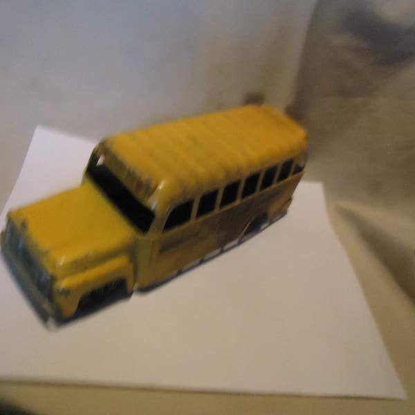Vintage Hubley Diecast Metal Yellow School Bus, collectable