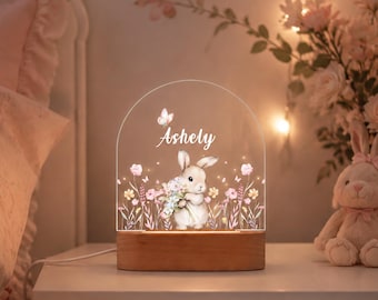 Luz de noche de conejito, lámpara con nombre personalizado, lámpara acrílica con arco floral, decoración para dormitorio infantil, decoración LED suave para habitación de niña, idea de regalo de Pascua