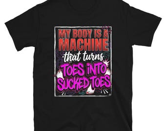私の体はつま先を吸われるつま先に変える機械ですTシャツ、面白いつま先好きへのギフト、奇妙なユーモアグラフィックTシャツ
