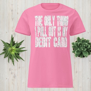 Camiseta engraçada "A única coisa que eu tiro é meu cartão de débito"