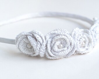 Bridal headband with six white flowers, wedding headpiece, floral hairband, handmade crochet unique piece