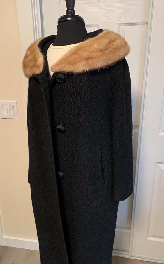 Vintage 1960s Black Wool Coat Snuggly Fur Collar View 3
