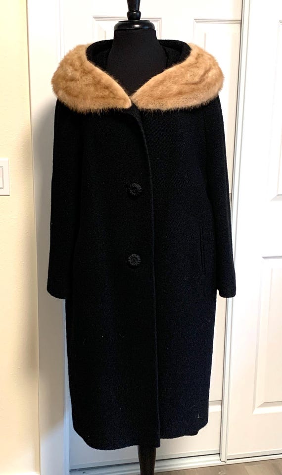 Vintage 1960s Black Wool Coat Snuggly Fur Collar