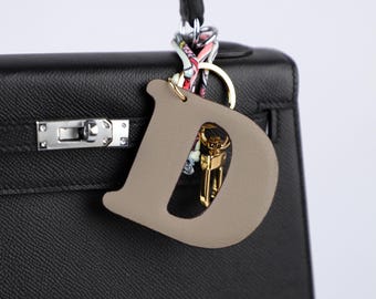 Llavero personalizado de cuero con inicial para bolso: llavero con monograma hecho a mano
