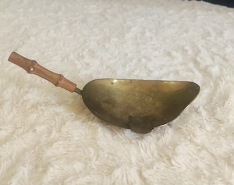 Vintage Brass Silent Butler Crumb Scoop – Faux Bamboo Handle, Hollywood Regency Style