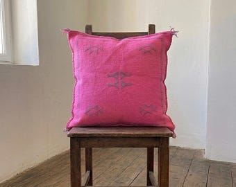 Moroccan Pink Pillow Cover, Handmade Berber Cushion, Amazigh Geometric Throw Pillow, Boho Home Decor, Moroccan Textile Accent