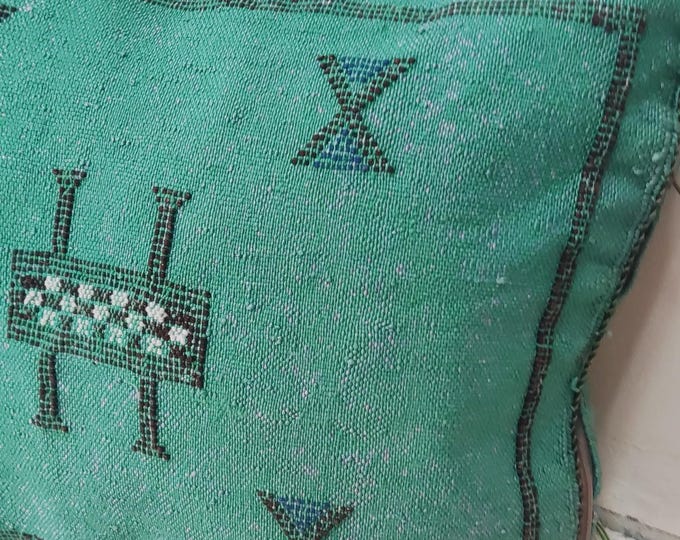 Handwoven Moroccan Sabra Cactus Silk Pillow – Emerald Green Decorative Cushion Cover